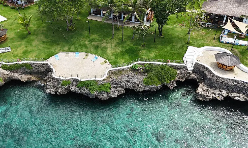 The Cliff Lounge Experience