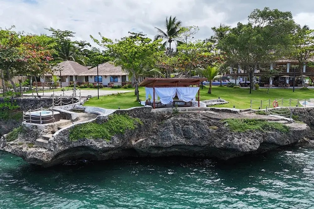 Cliff Lounge