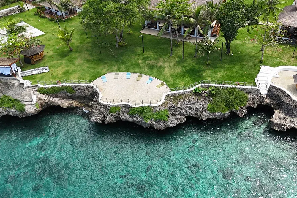 Cliff Lounge